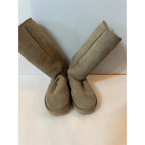 UGG Women's Classic Tall Fashion Boot - Picture 3 of 7